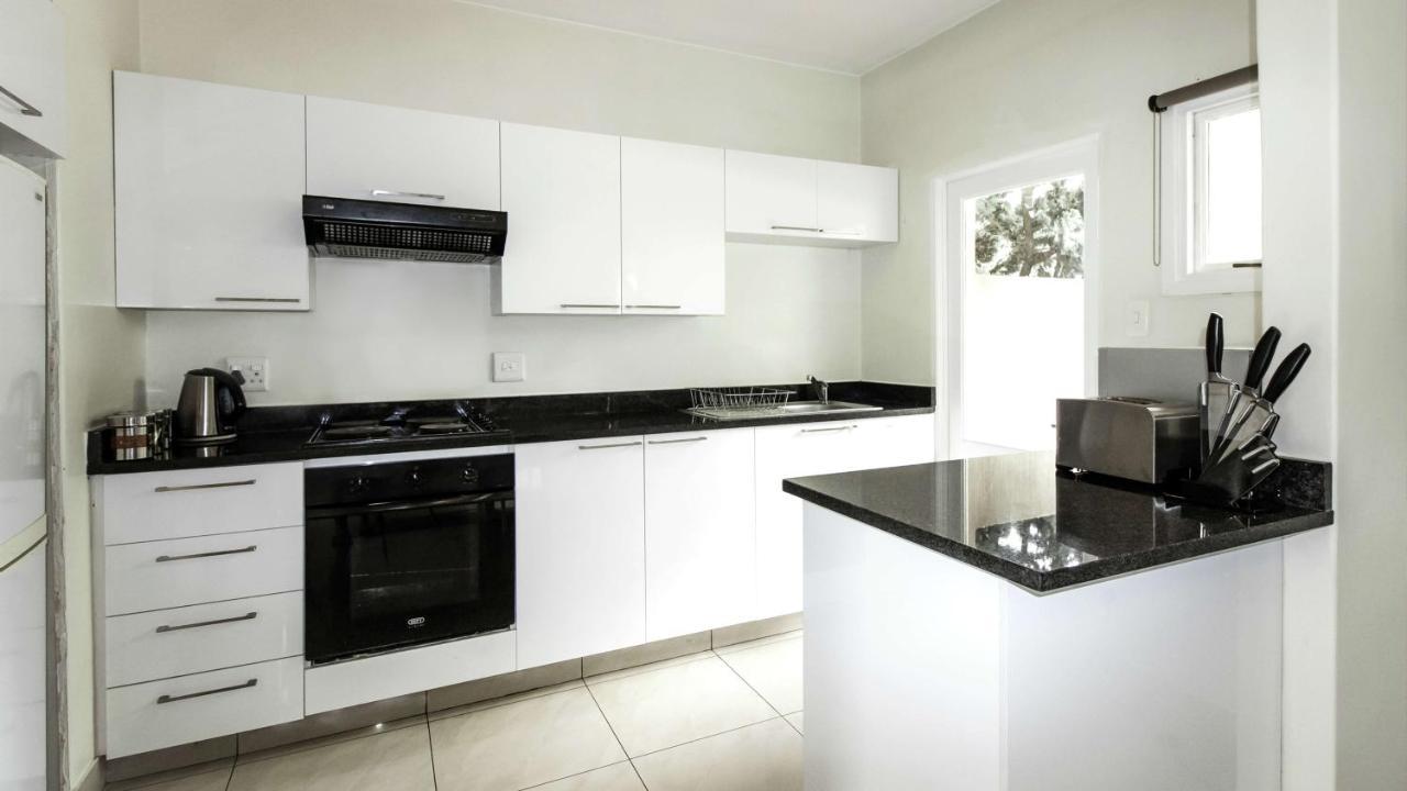 Villa Via Executive Suites With Power Back-Up Johannesburg Bagian luar foto